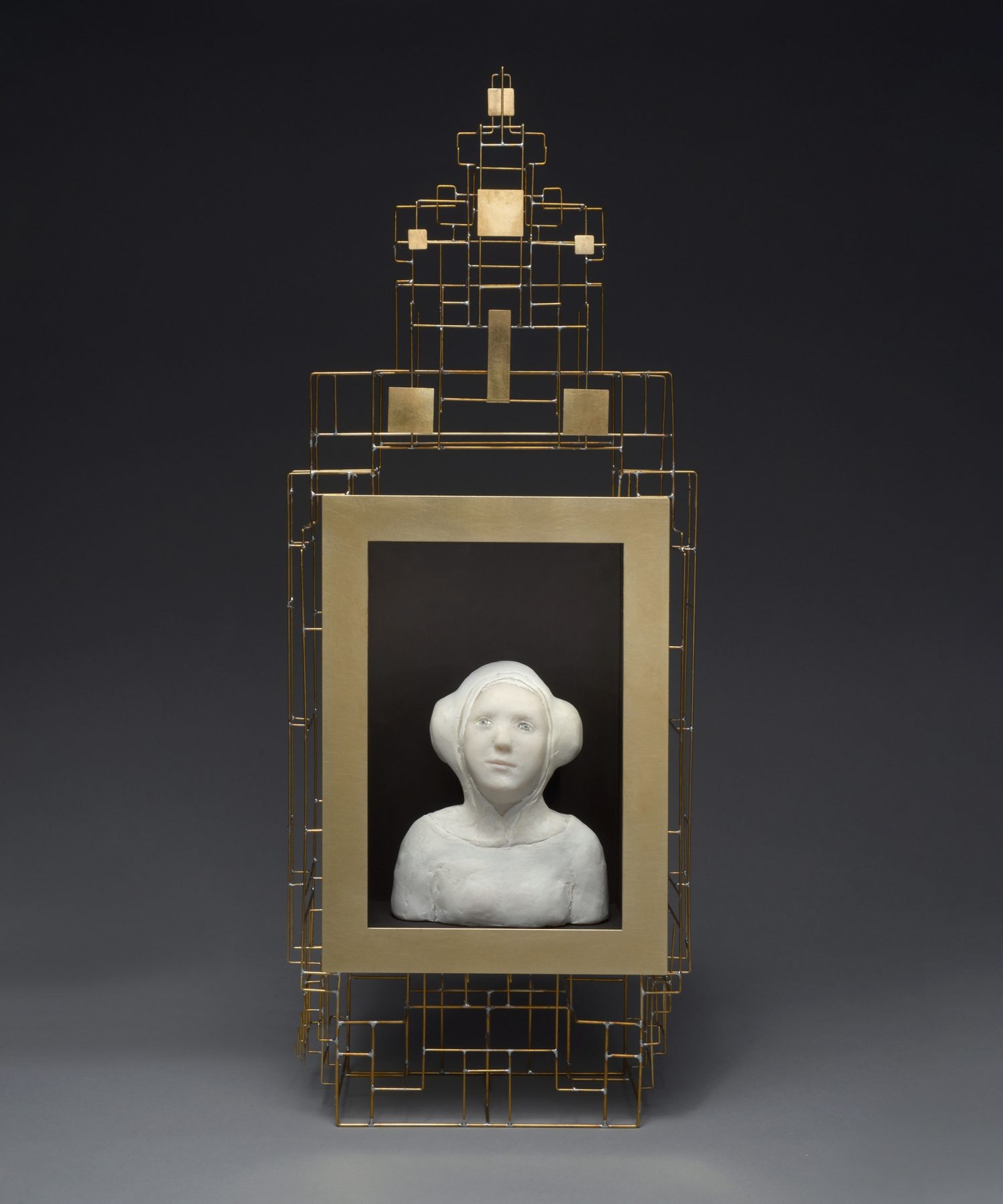 Buste de Femme Renaissance dans son Cadre Doré by Agnes Baillon & Eric De Dormael