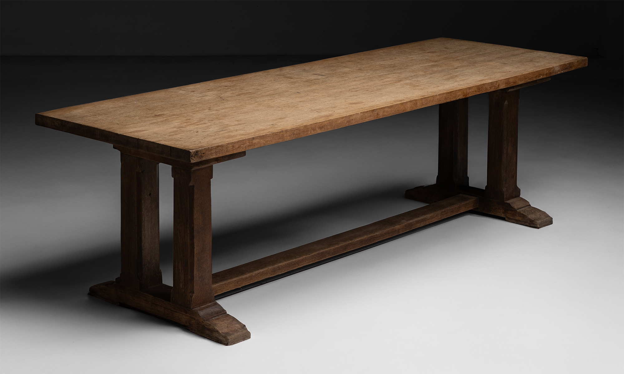 Oak Dining Table :: Obsolete