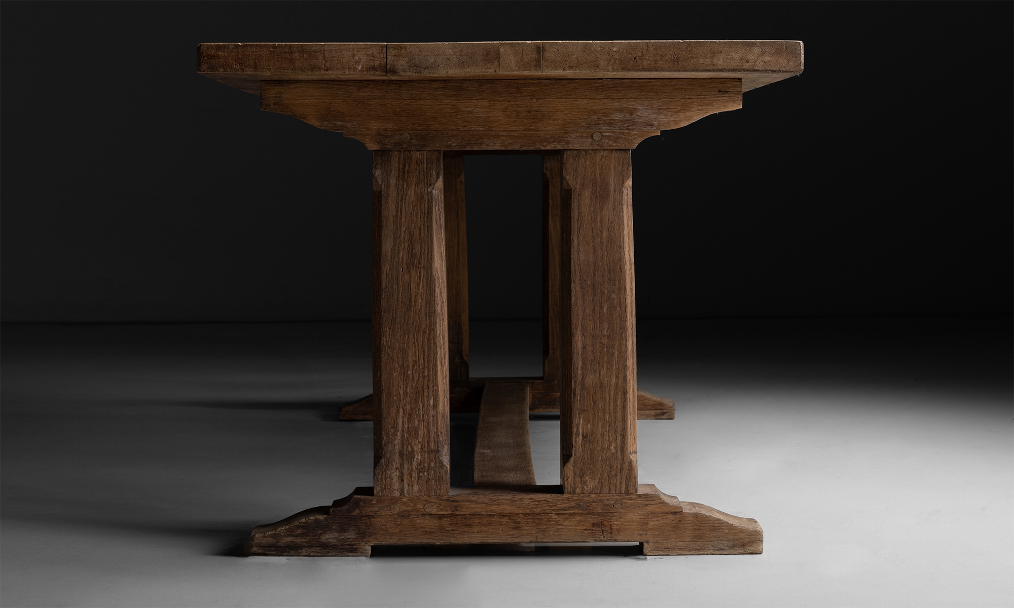 Oak Dining Table :: Obsolete