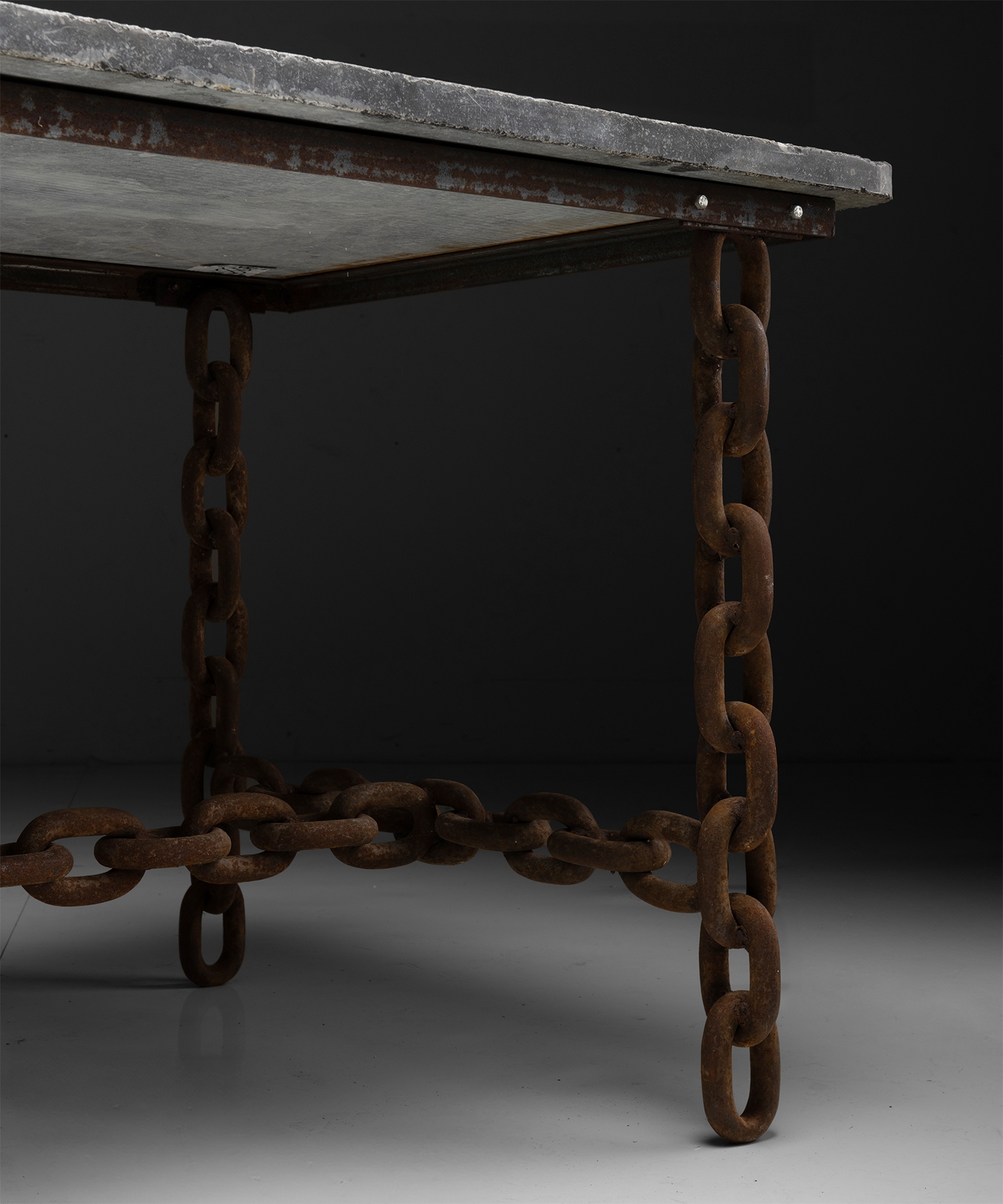 Chain & Blue Stone Table :: Obsolete