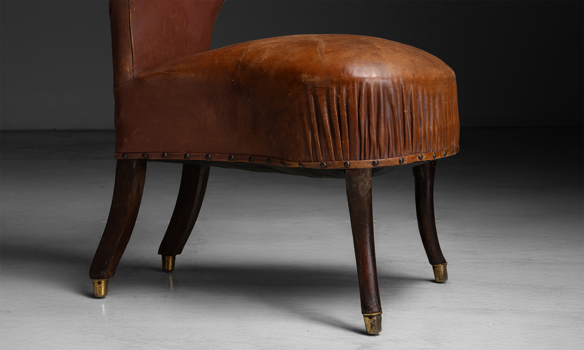 Unique Leather Chair :: Obsolete